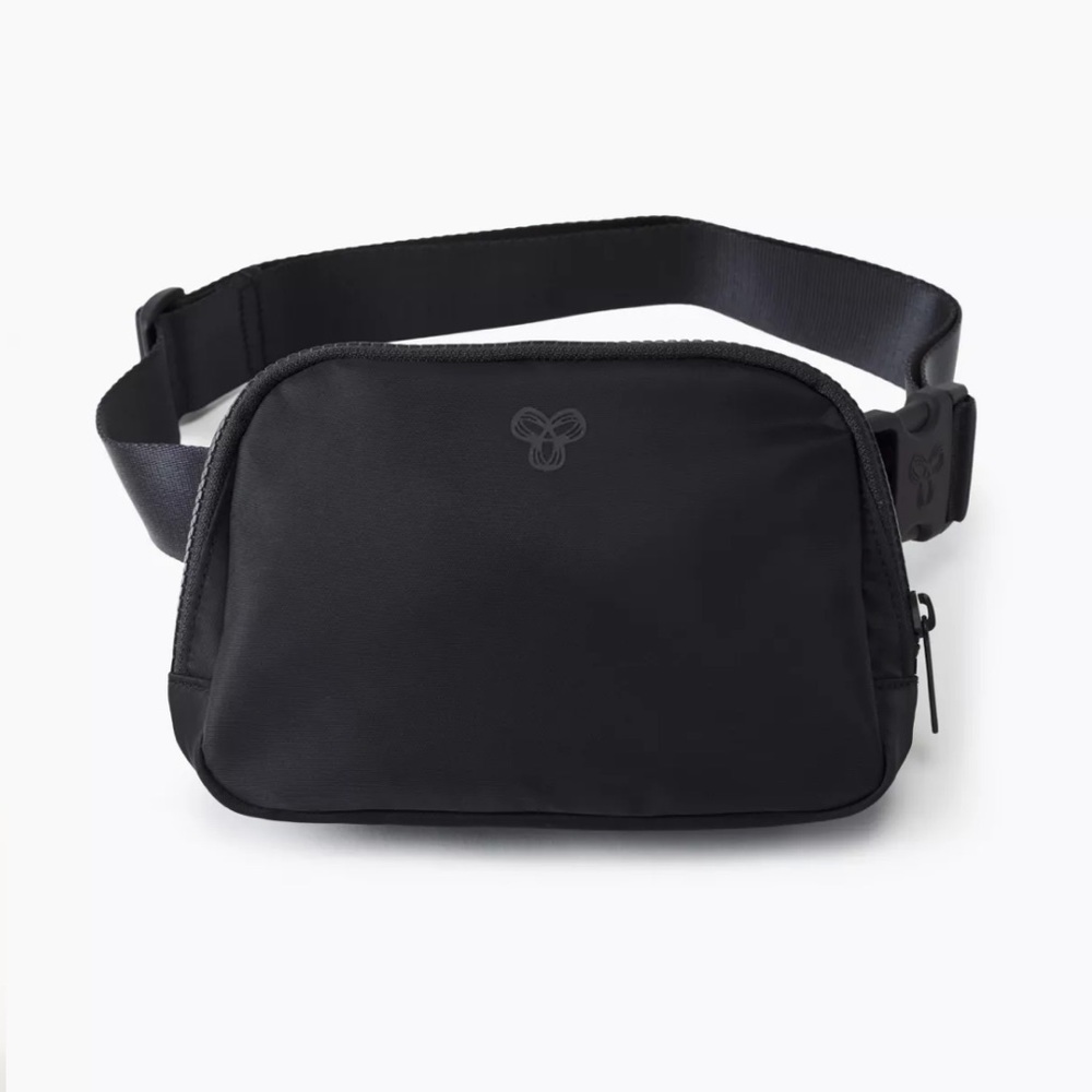 Aritzia TNA On-The-Way Bag